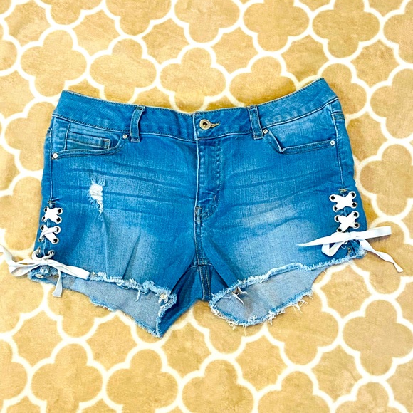 Super short denim shorts with lace up detail on the side - Picture 1 of 5